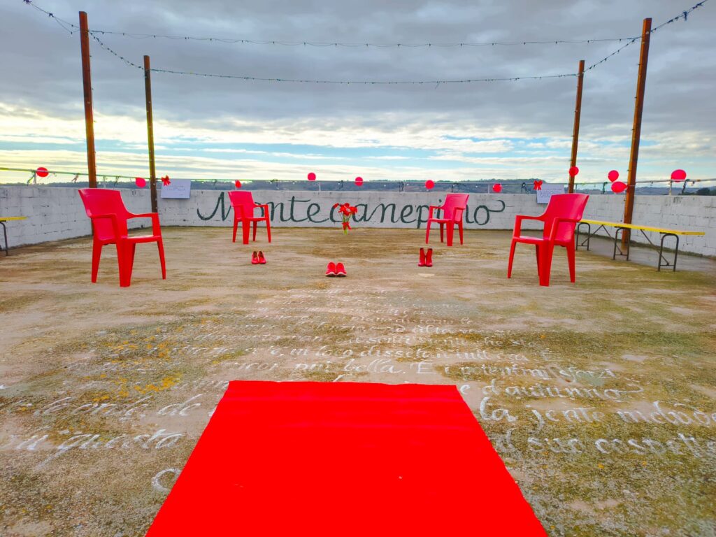 “In cammino per lei”: Un Passaggio di Solidarietà Contro la Violenza sulle Donne 👠